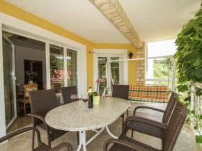 Boutique Apartment with Garden in Trogir